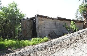 area 5 road up barns facing top barn-368x237