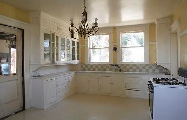interior kitchen e facing w-367x236