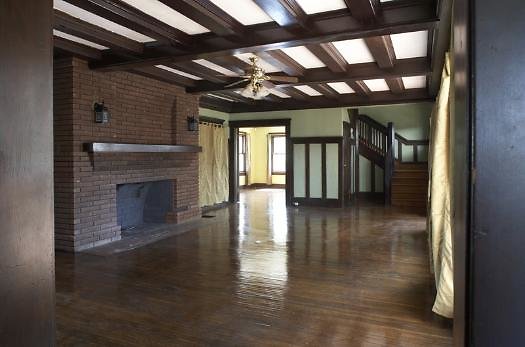 livingroom from diningrom facing se-525x347