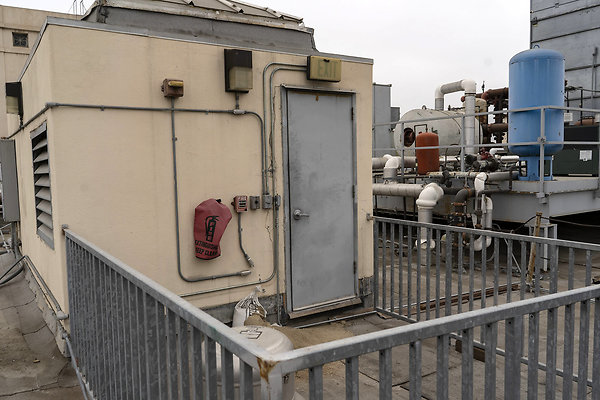 SecurityBldgRooftopCreativeScout20180925JH010