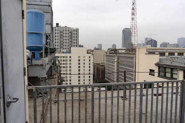 SecurityBldgRooftopCreativeScout20180925JH007