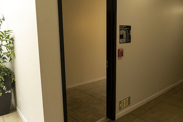 SecurityBldgRooftopCreativeScout20180925JH004