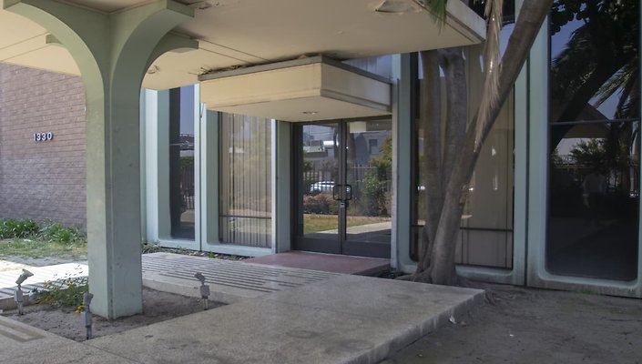 1330-N.-Pico-Exterior-Plaza-005