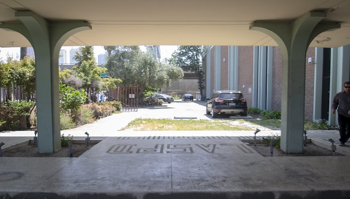 1330-N.-Pico-Exterior-Plaza-006