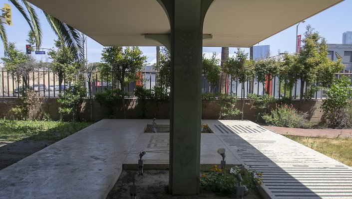 1330-N.-Pico-Exterior-Plaza-007