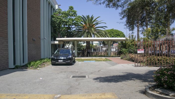 1330-N.-Pico-Exterior-Plaza-019