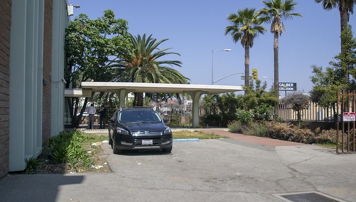 1330-N.-Pico-Exterior-Plaza-018