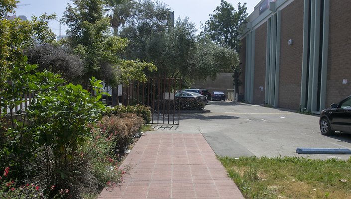 1330-N.-Pico-Exterior-Plaza-013