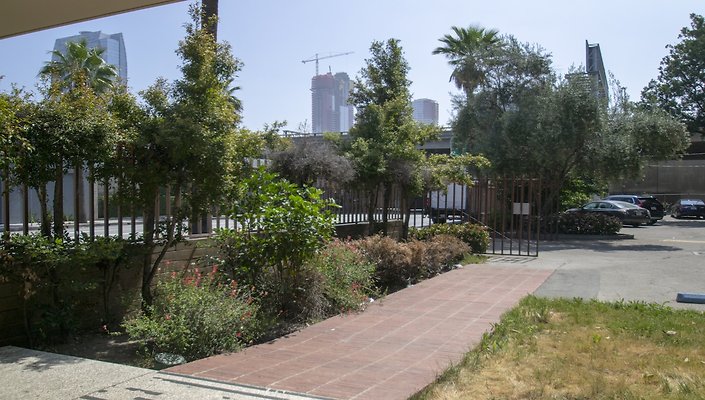 1330-N.-Pico-Exterior-Plaza-012