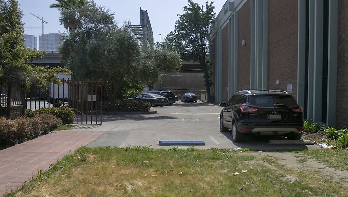 1330-N.-Pico-Exterior-Plaza-011