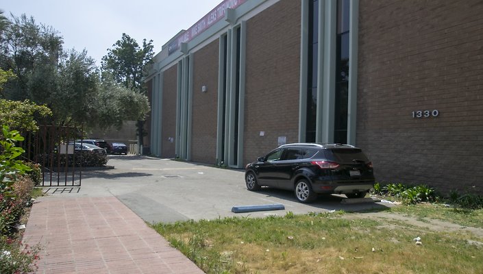 1330-N.-Pico-Exterior-Plaza-014