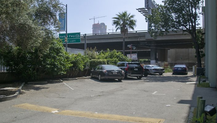 1330-N.-Pico-Exterior-Plaza-016