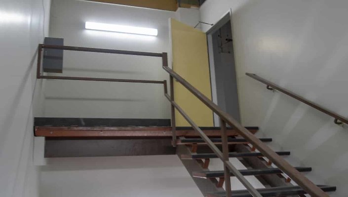 1330-N.-Pico-Staircase-009