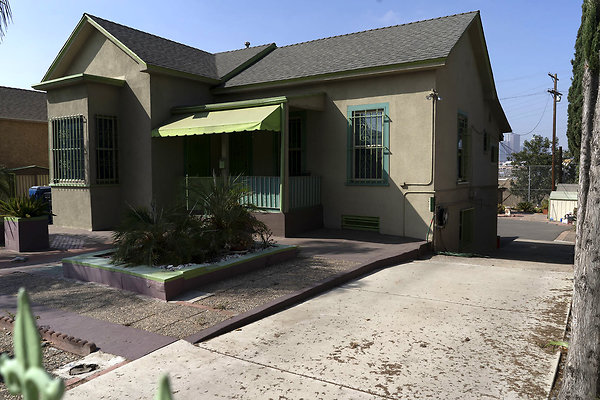 YongNakChurchAreaSt 180911JH024