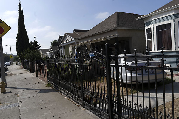 YongNakChurchAreaSt 180911JH028