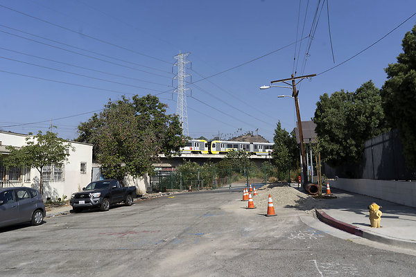 YongNakChurchAreaSt 180911JH018