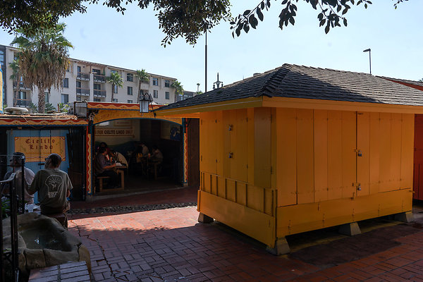 Olvera St 180911JH052