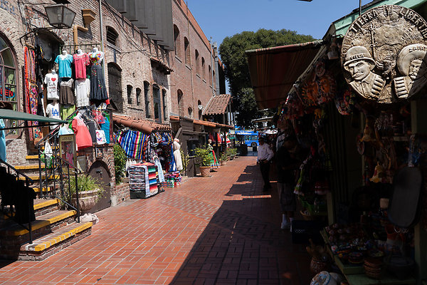 Olvera St 180911JH055