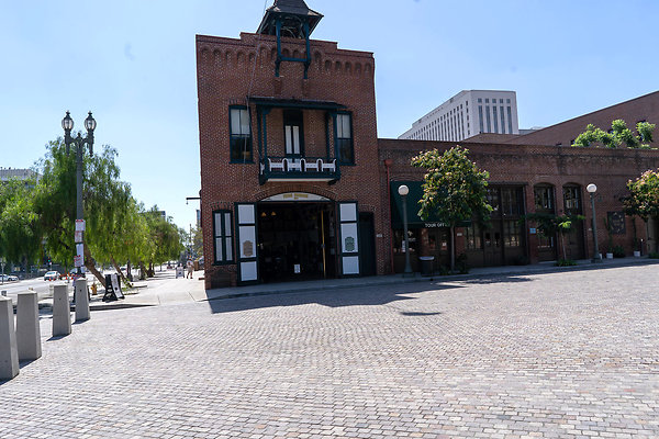 Olvera St 180911JH024