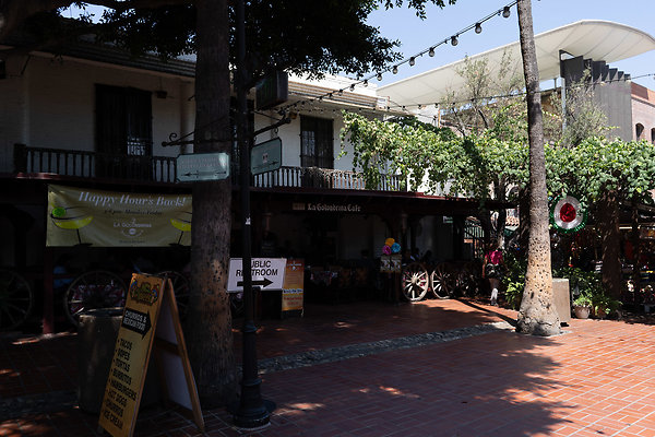 Olvera St 180911JH058