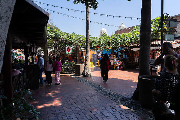 Olvera St 180911JH060