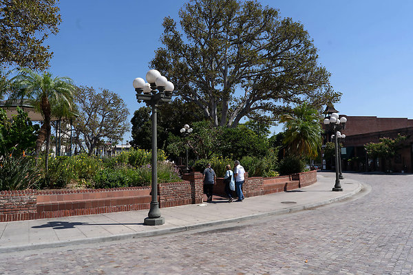 Olvera St 180911JH015