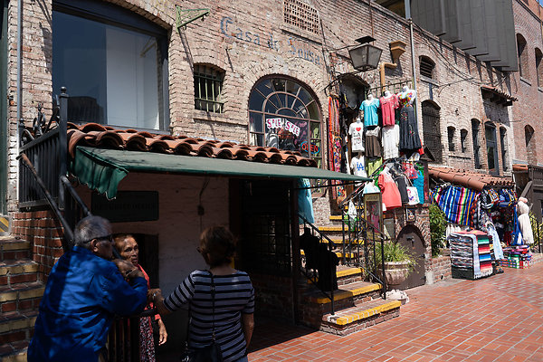 Olvera St 180911JH054