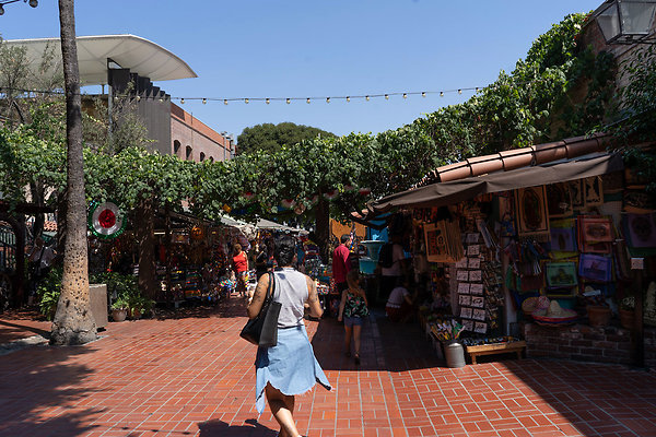 Olvera St 180911JH059