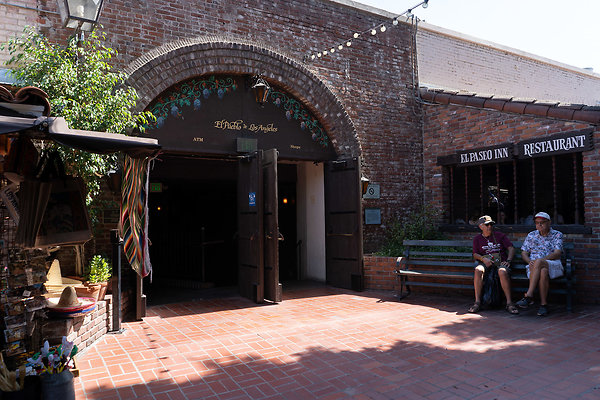 Olvera St 180911JH039