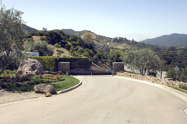 VILLA340 096 1024x1024 - ICON Locations | Malibu Rocky Oats