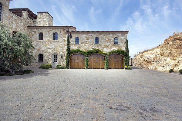 VILLA340 004 1024x1024 - ICON Locations | Malibu Rocky Oats