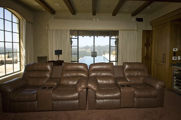 VILLA340 043 1024x1024 - ICON Locations | Malibu Rocky Oats