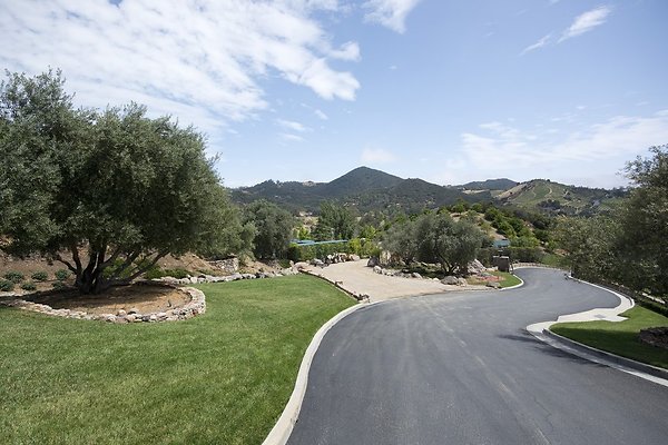 VILLA340 085 1024x1024 - ICON Locations | Malibu Rocky Oats