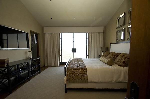 VILLA340 064 1024x1024 - ICON Locations | Malibu Rocky Oats