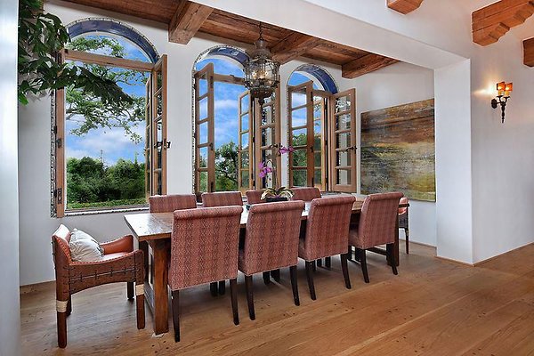 universal locations la film sitesliving room table file