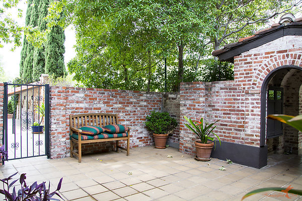 Sitting Bull 27 Kitchen Patio