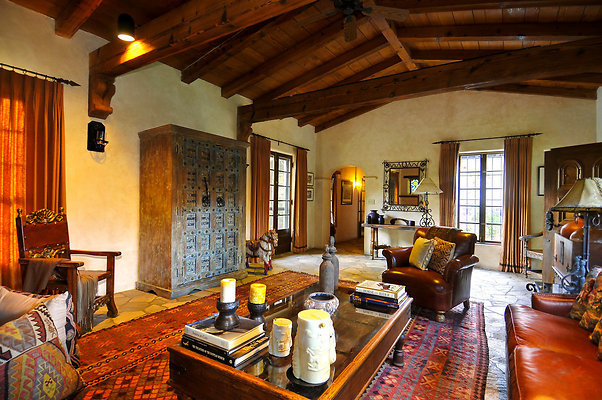 Sitting Bull 28 Living Room