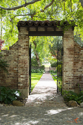 Sitting Bull 11 Front Yard Entry