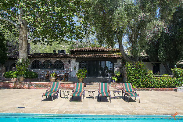 Sitting Bull 22 Pool Patio