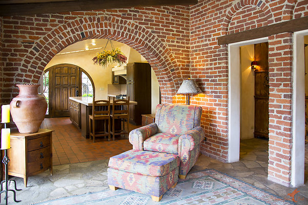 Sitting Bull 38 Sitting Room