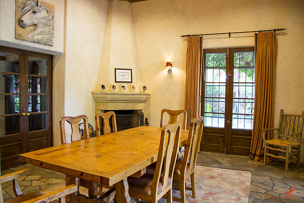 Sitting Bull 32 Dining Room