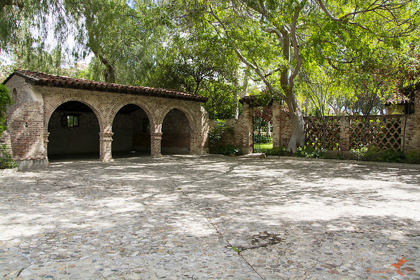 Sitting Bull 09 Motor Court