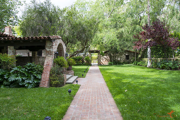 Sitting Bull 13 Front Yard