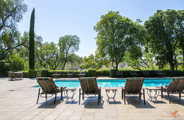 Sitting Bull 20 Pool Patio