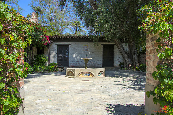 Sitting Bull 23 Pool Patio Fountain