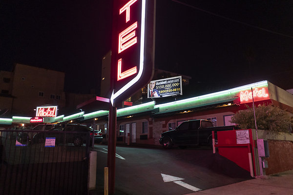 Paradise Motel Night20180914JH002 Paradise Motel Night20180914JH002