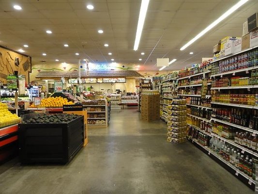 DSC04714 - Reverse POV Condiment Aisle \(bins to left removable\)