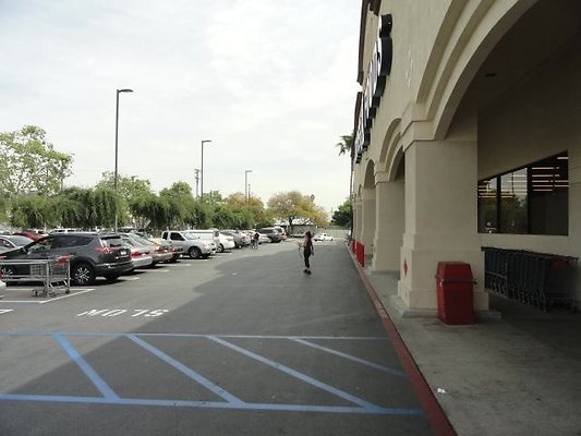 DSC04689 - POV Eastward \(from westside entrance curblane\)