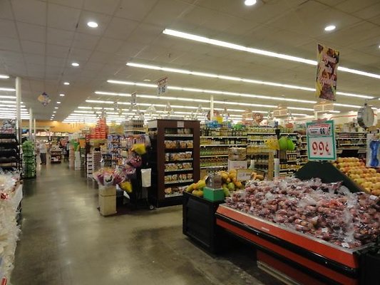 DSC04709 - POV from Produce Dept to Top of Condiment Ailse