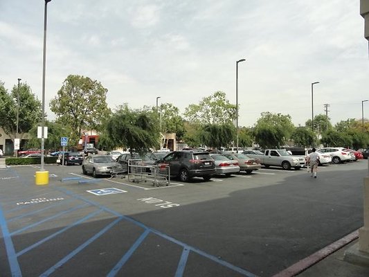 DSC04697 - POV Rightside Parking Lot \(westside sidewalk entrance\)